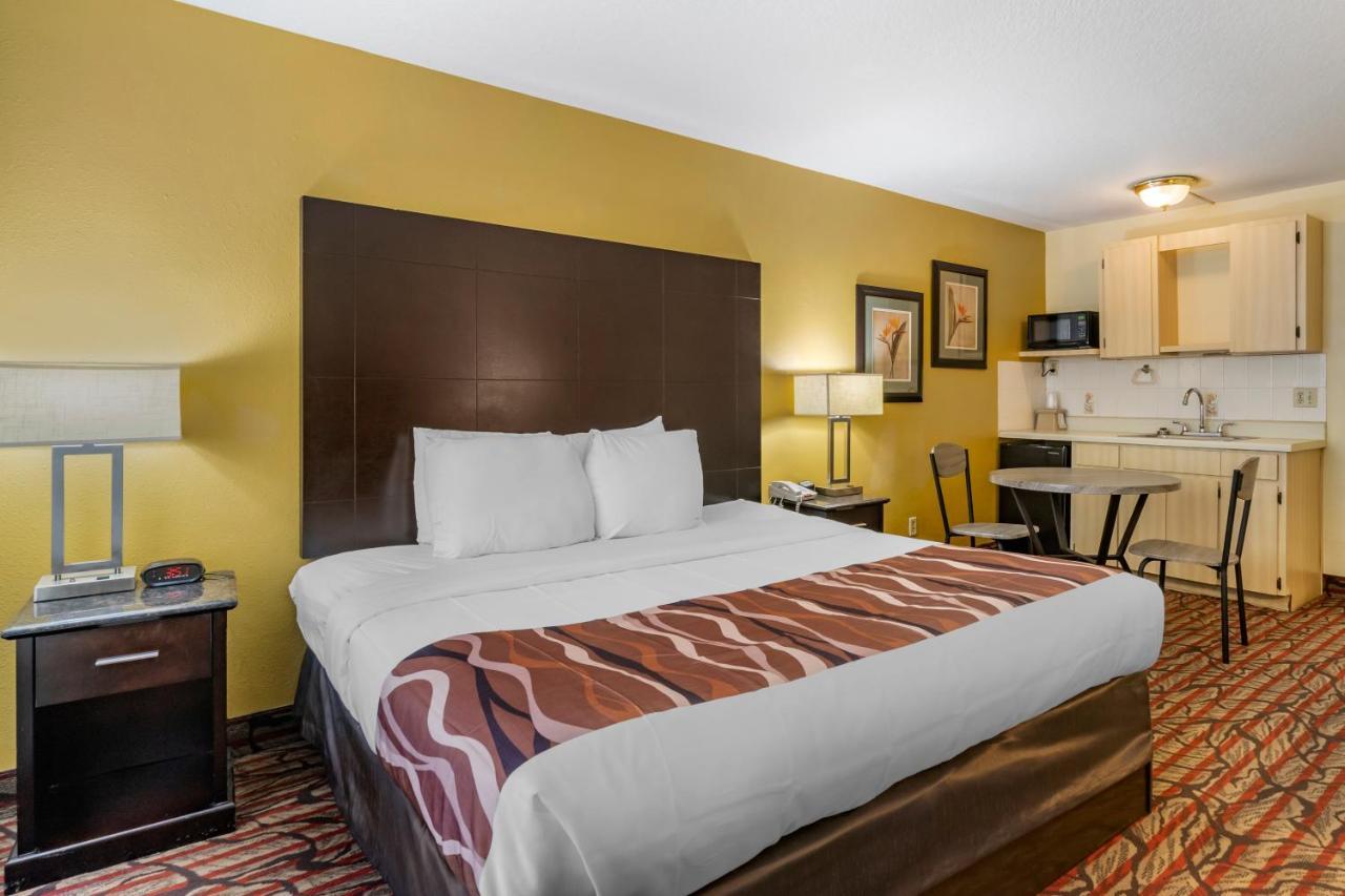 Rodeway Inn Central Clearwater Beach Екстер'єр фото