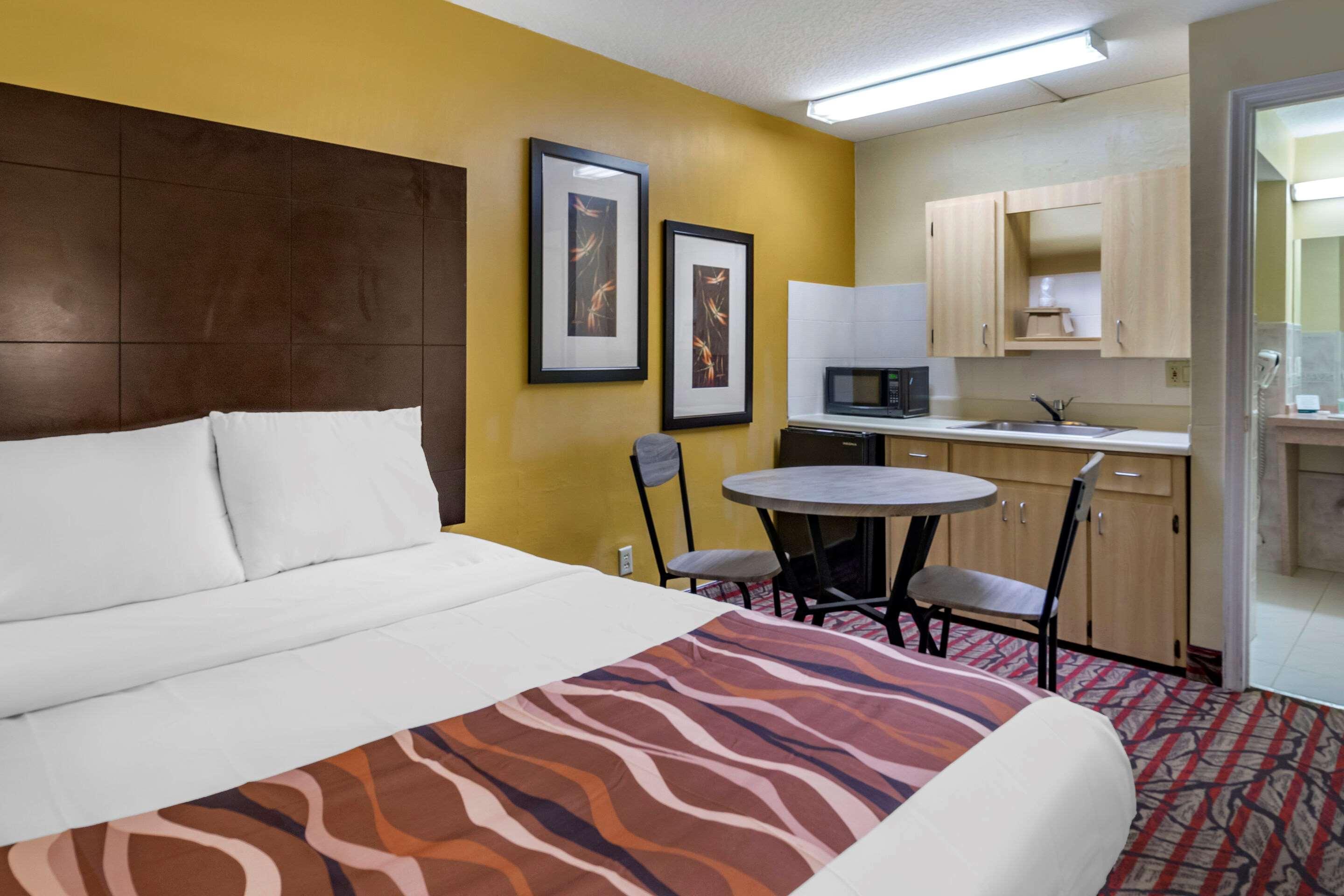 Rodeway Inn Central Clearwater Beach Екстер'єр фото