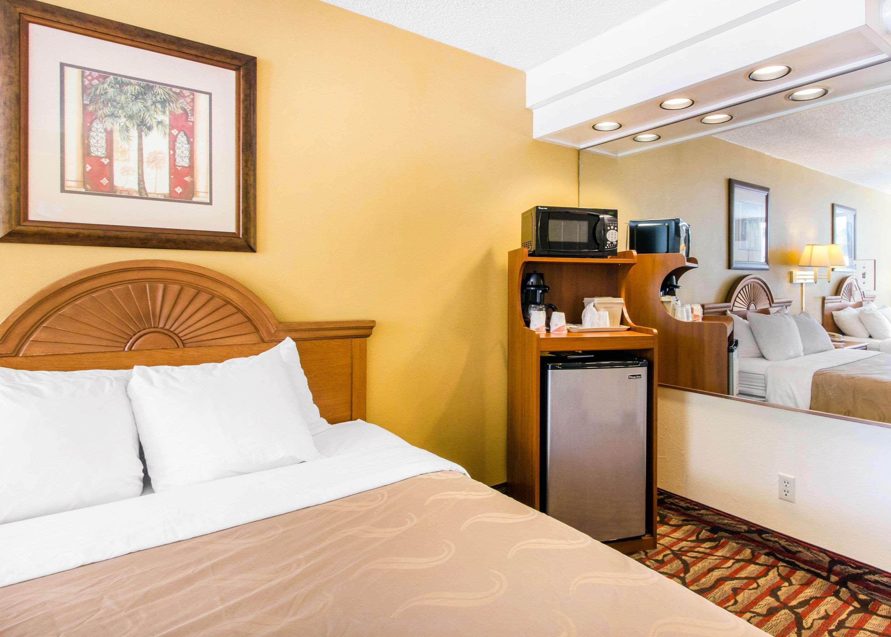 Rodeway Inn Central Clearwater Beach Екстер'єр фото