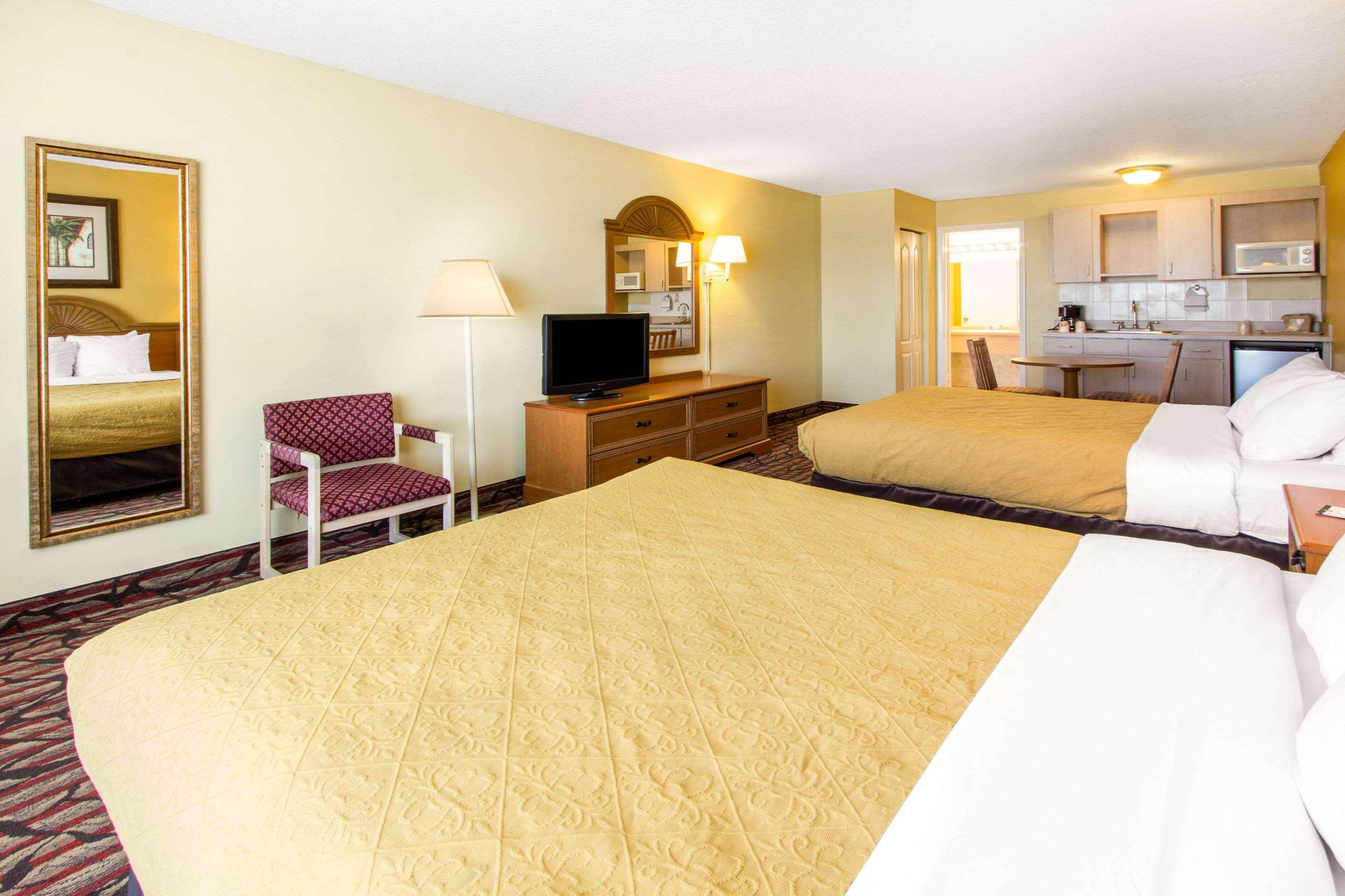 Rodeway Inn Central Clearwater Beach Екстер'єр фото